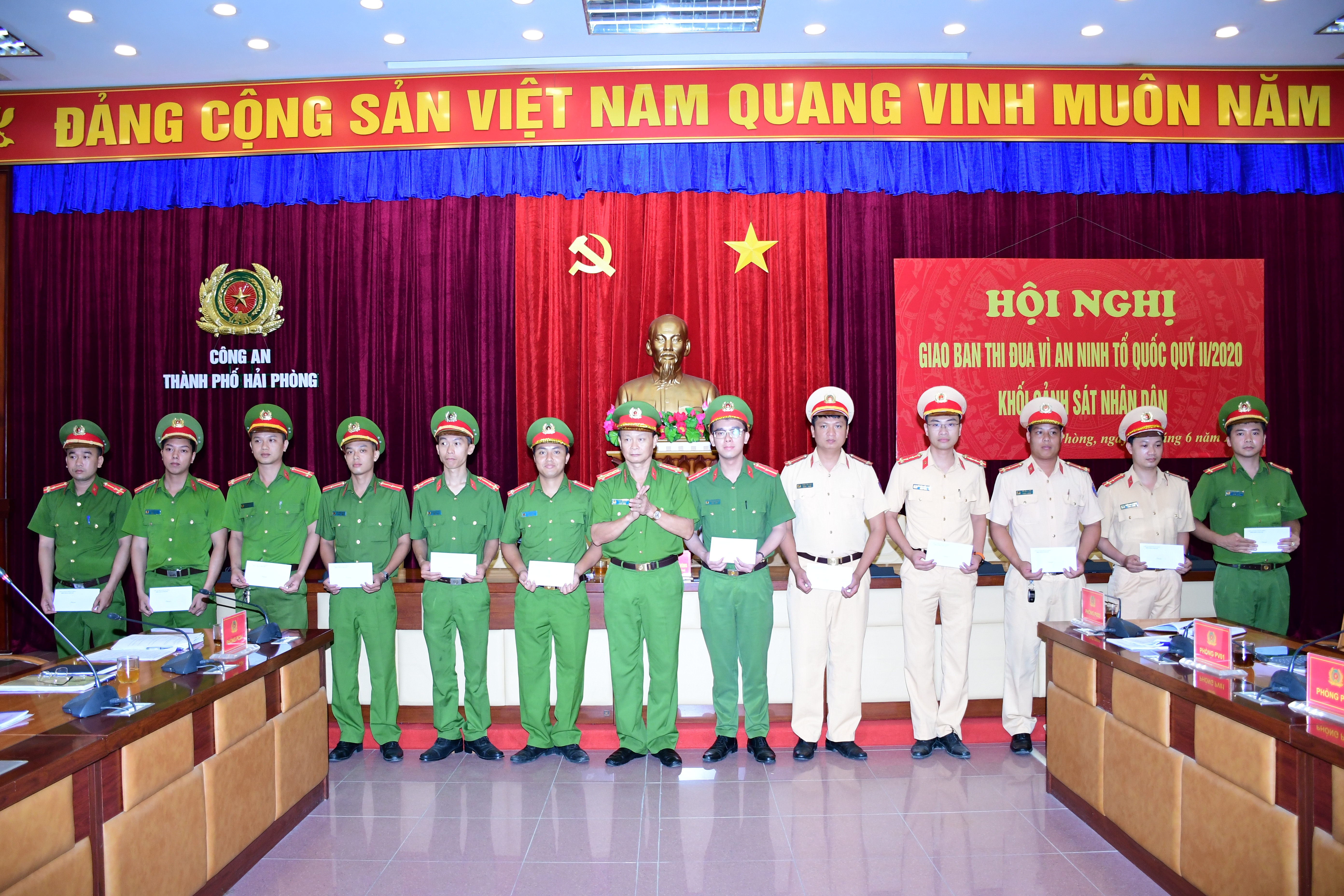 Khối Cảnh sát nhân dân: 36 tập thể, 111 cá nhân được khen thưởng trong phong trào thi đua “Vì an ninh Tổ quốc”